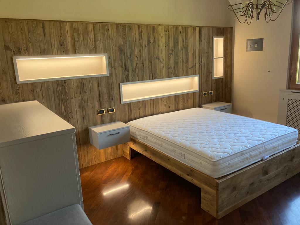 Letto con boiserie art. 583