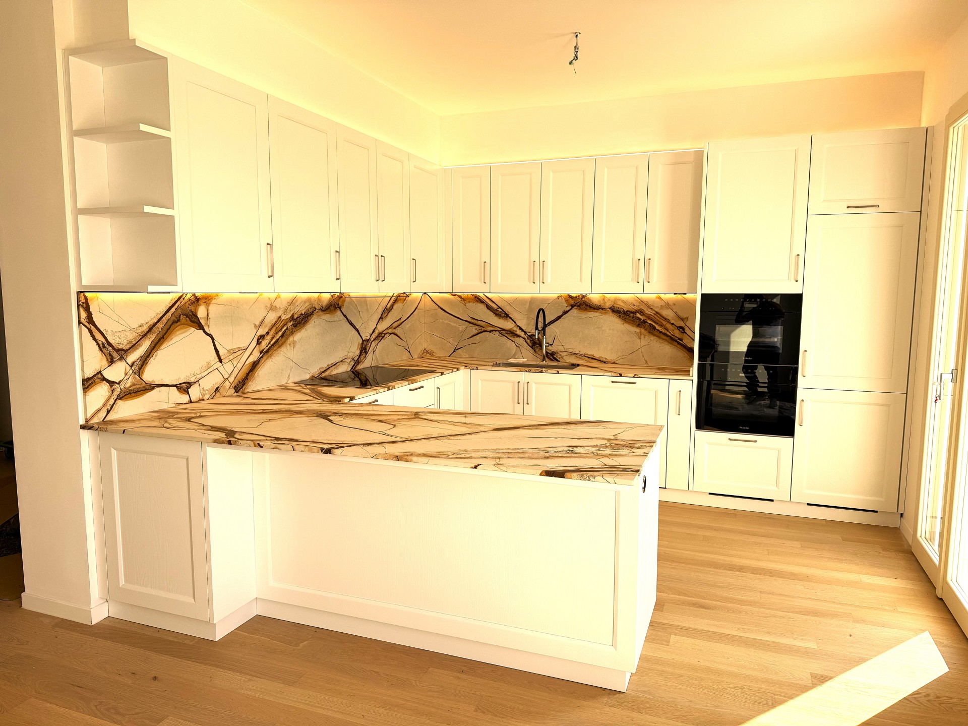 Cucina artigianale con penisola art. 224